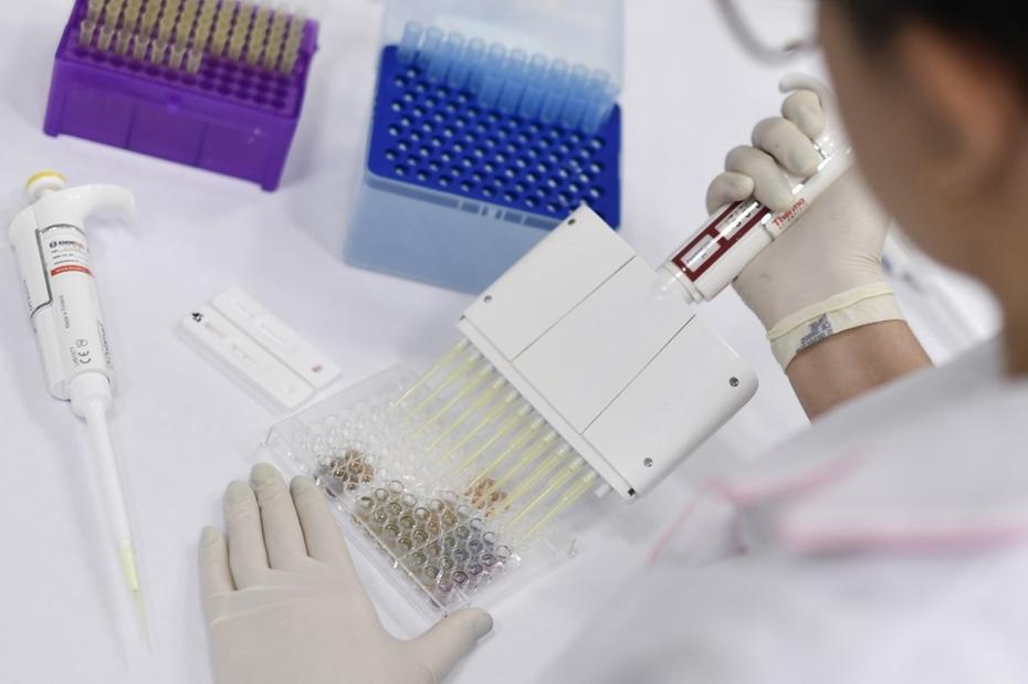 Vacina chinesa contra Covid-19 chega ao Brasil e testes começam na terça
