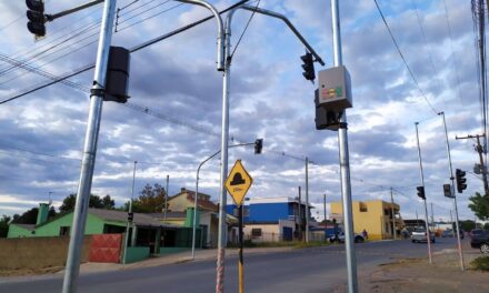 Semáforo é instalado na Av. João Manuel de Lima e Silva