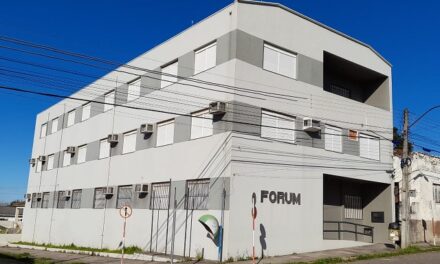 Prefeitura aguarda digitalização dos processos para se instalar no antigo prédio do Fórum